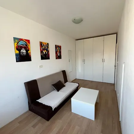 Apartment Tron *