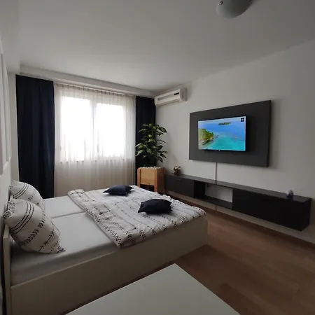 Apartment Tron *